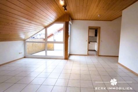 BERK Immobilien – Gemütliche 3-Zimmer-Wohnung in Obernau/Aschaffenburg - Wohnzimmer (129080)
