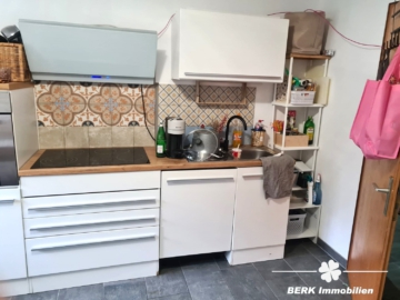 BERK Immobilien – Vielseitiges Ein- bis Zweifamilienhaus für Familien oder Investoren in Weilbach - Küche (106045)