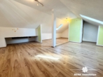 DG Zimmer II (ETW 2) - BERK Immobilien – Großzügiges Zweifamilienhaus mit Garten, Hof und Doppelgarage