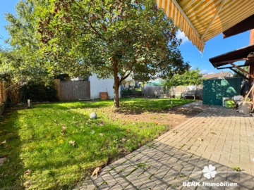 RESERVIERT BERK Immobilien – Großzügiges Zweifamilienhaus mit Garten, Hof und Doppelgarage - Garten (106578)