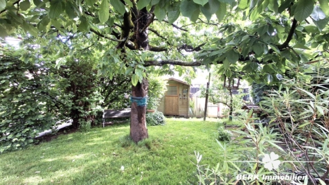 BERK Immobilien – Wohnen mit Urlaubsfeeling: Gemütliches Einfamilienhaus mit idyllischem Garten in Wörth am Main - wunderschöner Garten (128501)