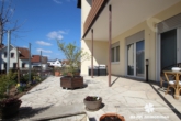 Terrasse - BERK Immobilien – Gepflegte 2-Zimmer-ETW mit großzügiger Terrasse, Garten und Garage in Stockstadt