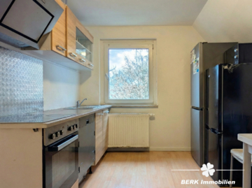 BERK Immobilien – Zweifamilienhaus mit attraktiver Rendite & Entwicklungspotenzial in Heigenbrücken - Küche DG (111580)