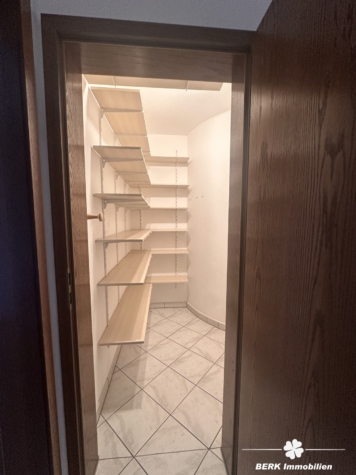 BERK Immobilien – Etagenwohnung in Karlstein mit eigenem Kellerabteil und zwei Stellplätzen - Abstellraum (118164)