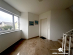 Treppenhaus Eingang - BERK Immobilien – Etagenwohnung in Karlstein mit eigenem Kellerabteil und zwei Stellplätzen
