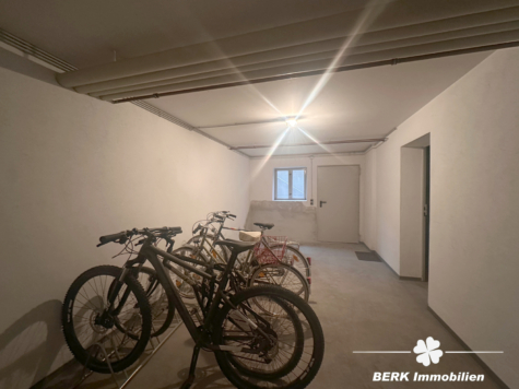 BERK Immobilien – Etagenwohnung in Karlstein mit eigenem Kellerabteil und zwei Stellplätzen - Fahrradkeller (118170)