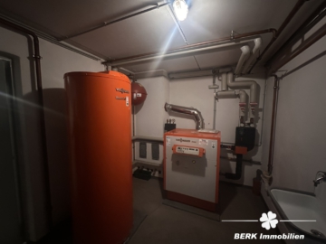 BERK Immobilien – Etagenwohnung in Karlstein mit eigenem Kellerabteil und zwei Stellplätzen - Heizung (112085)
