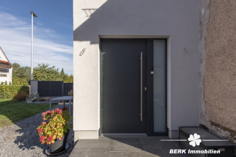 *VERKAUFT* BERK Immobilien – charmantes & liebevoll renoviertes EFH zentral in Johannesberg - Eingang (115335)