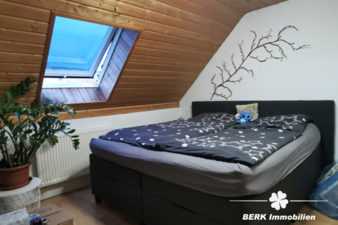 BERK Immobilien – Zwei voll vermietete Häuser zum kleinen Preis – Anlageobjekt mit Rendite in Eschau - Schlafzimmer linkes Haus (124845)