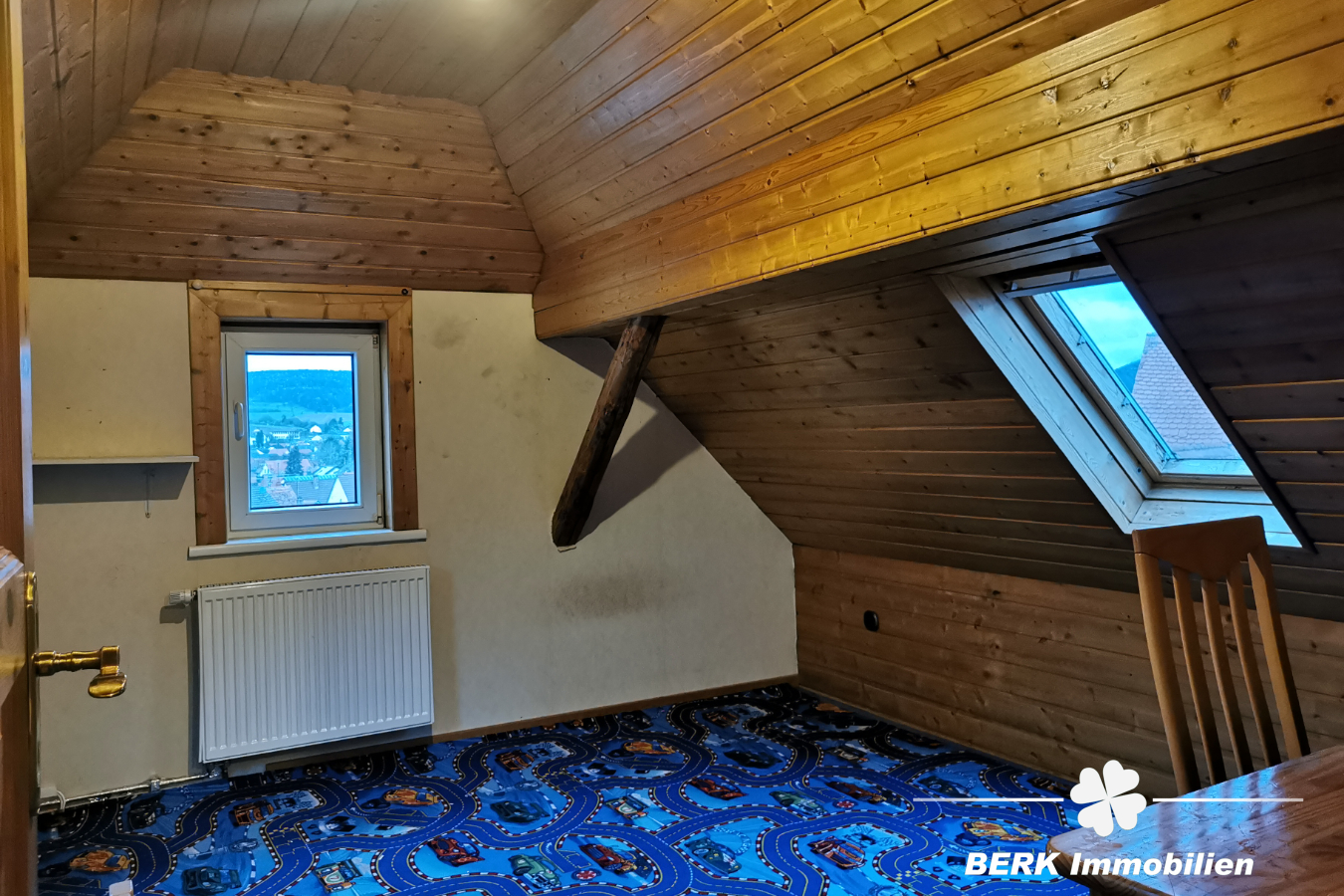Zimmer rechtes Haus