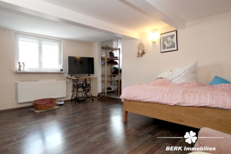 BERK Immobilien – Kompakt, charmant, einladend – Einfamilienhaus zum Wohlfühlen - Schlafzimmer (120061)