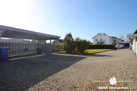 RESERVIERT – BERK Immobilien – Baugrundstück mit ca. 360 m² in Haibach mit traumhaftem Weitblick - Grundstück von hinten (117363)