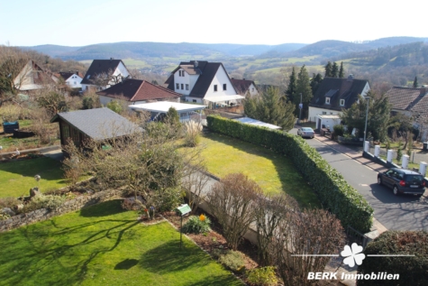 RESERVIERT – BERK Immobilien – Baugrundstück mit ca. 360 m² in Haibach mit traumhaftem Weitblick - Grundstück von oben (117359)