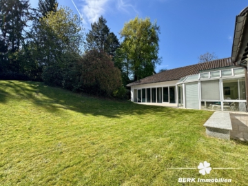 BERK Immobilien – Privates Wohnidyll im Grünen – Stilvoll leben auf parkähnlichem Grundstück - Anbau (104576)