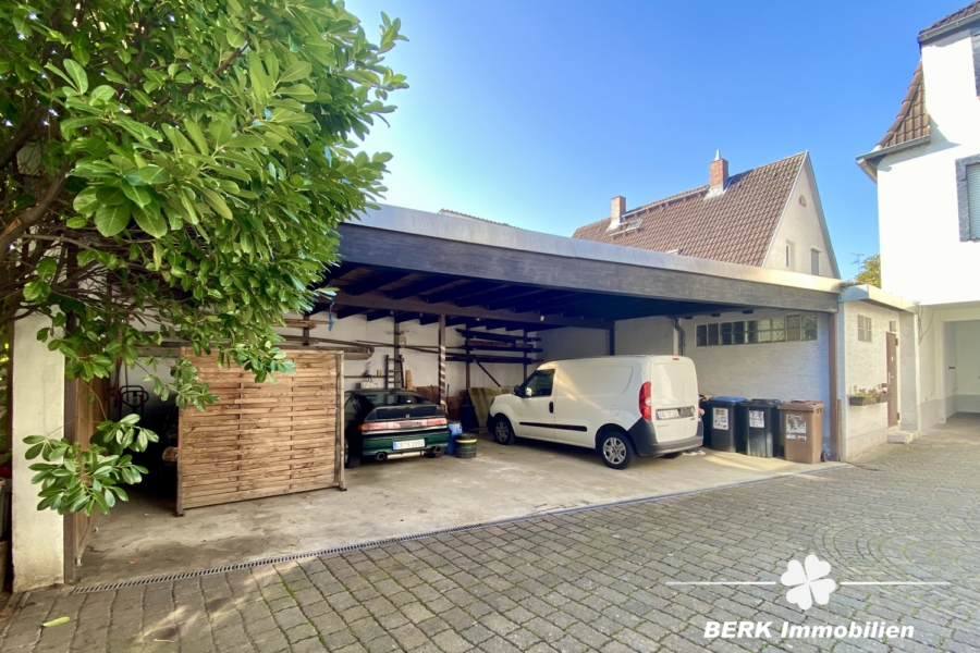 Großer Carport