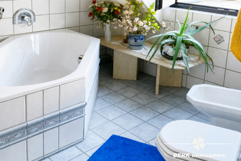 BERK Immobilien – Besonderes EFH mit großem Wintergarten und Garten in Eschau-Sommerau zu verkaufen - Badezimmer (123121)