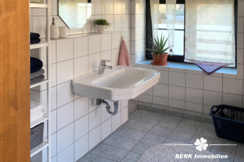 BERK Immobilien – Besonderes EFH mit großem Wintergarten und Garten in Eschau-Sommerau zu verkaufen - Badezimmer (123122)