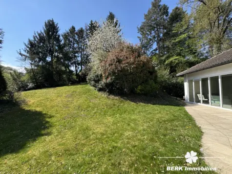 BERK Immobilien – Ein Ort zum Ankommen – Großzügiges Refugium mit Weitblick und Privatsphäre - Garten Anbau (131187)