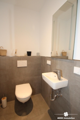 BERK Immobilien – TOP- Vermietung nach energetischer Vollsanierung 3-Zi.-Wohnung in Hösbach - Gäste WC (106478)