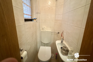 BERK Immobilien – „Zwei Häuser – Ein Preis, mit Entwicklungspotenzial“ - Gäste-WC hinteres Haus (106889)