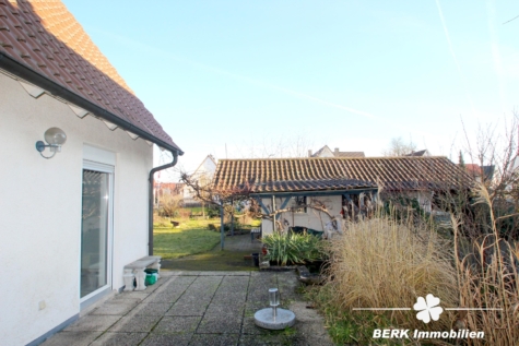 VERKAUFT – BERK Immobilien – Platz für mehr: Charmantes Haus mit zusätzlicher Bebauungsmöglichkeit - Terrasse (116442)