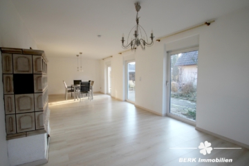 BERK Immobilien – Platz für mehr: Charmantes Haus mit zusätzlicher Bebauungsmöglichkeit - EG Wohn-und Essbereich (110110)