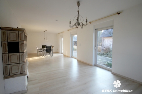 VERKAUFT – BERK Immobilien – Platz für mehr: Charmantes Haus mit zusätzlicher Bebauungsmöglichkeit - EG Wohn-und Essbereich (116432)