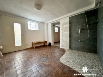 BERK Immobilien – Platz für mehr: Charmantes Haus mit zusätzlicher Bebauungsmöglichkeit - KG Duschraum (110118)