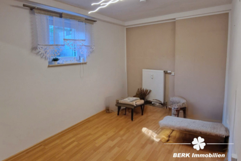 BERK Immobilien – Vermietetes Dreifamilienhaus als Kapitalanlage in Leidersbach - Zimmer EG (116139)