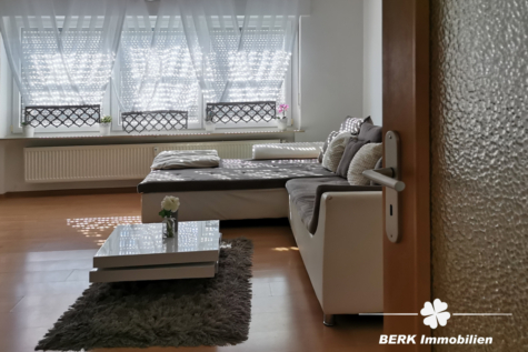 BERK Immobilien – Vermietetes Dreifamilienhaus als Kapitalanlage in Leidersbach - Wohnzimmer EG (116131)