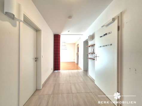 BERK Immobilien – 3-Zimmer-ETW in Kahl a. M. – modern, gut geschnitten & in toller Wohnlage - Flur (127029)