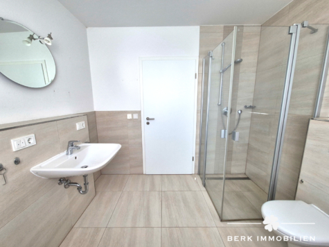 BERK Immobilien – 3-Zimmer-ETW in Kahl a. M. – modern, gut geschnitten & in toller Wohnlage - Badezimmer (127027)