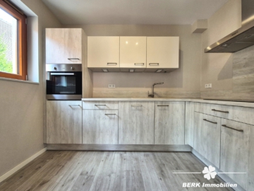 BERK Immobilien – bezugsfertige & gemütliche Maisonette-Wohnung mit 3 Zimmern im Herzen von Obernau - Küche (107195)