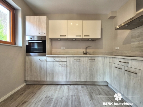 *VERKAUFT* BERK Immobilien – bezugsfertige & gemütliche Maisonette-Wohnung mit 3 Zimmern im Herzen von Obernau - Küche (118267)