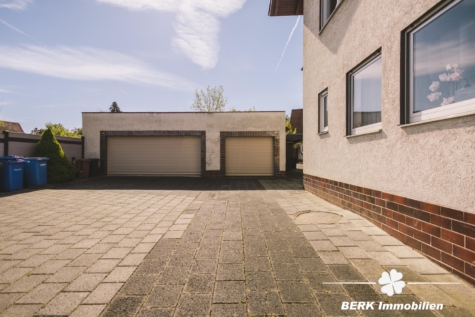 BERK Immobilien – Gepflegtes 3-Familienhaus mit großem Grundstück und vielseitigen Möglichkeiten - Hof (122714)