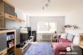 OG Wohnzimmer - BERK Immobilien – Gepflegtes 3-Familienhaus mit großem Grundstück und vielseitigen Möglichkeiten