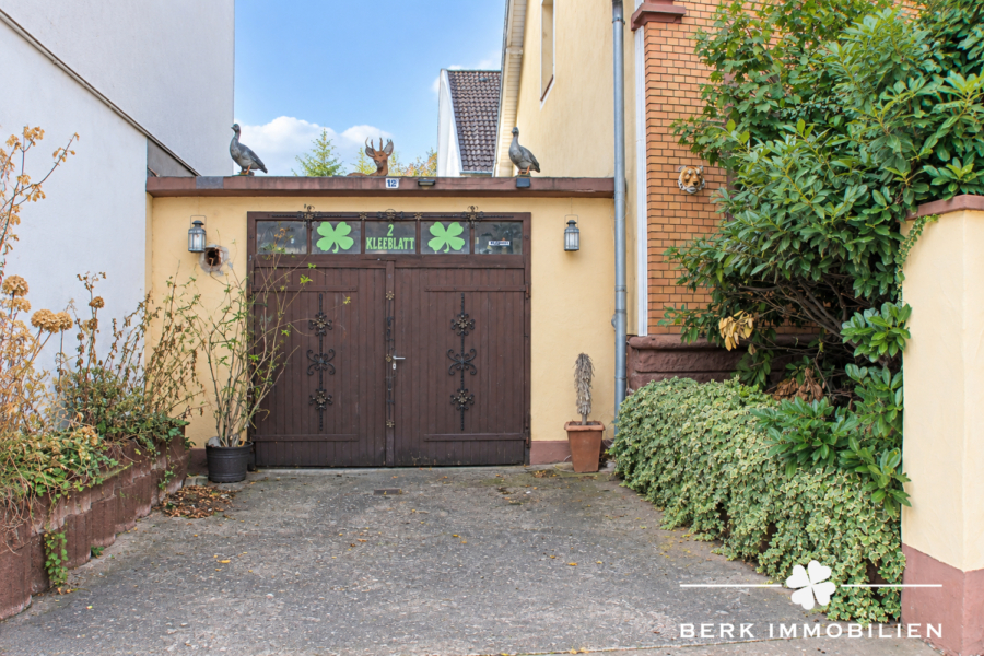 Garage u. Stellplatz