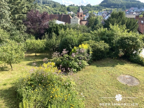 BERK Immobilien – Wohnen mit Weitblick und großem Garten in Grünmorsbach - Garten (126789)