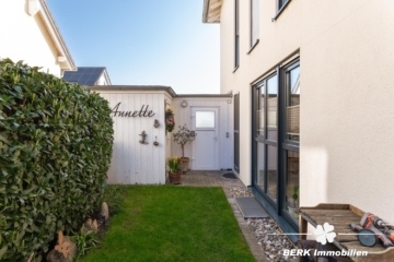 BERK Immobilien – Stilvolle DHH mit Gartenidylle und Wellnessbereich in Seligenstadt – Ausbaupotential - Gartenhäuschen u. Zugang zum Carport u. zur Wohnküche (117400)