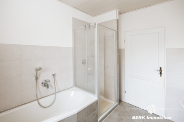 BERK Immobilien – großzügiges Wohnhaus in Mömbris-Rothengrund mit zwei abgetrennten Wohneinheiten - OG Bad (109171)
