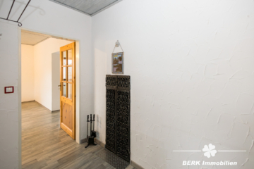 BERK Immobilien – großzügiges Wohnhaus in Mömbris-Rothengrund mit zwei abgetrennten Wohneinheiten - OG Flur (109166)