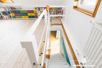 BERK Immobilien – großzügiges Wohnhaus in Mömbris-Rothengrund mit zwei abgetrennten Wohneinheiten - Aufgang Dachspitz (109183)