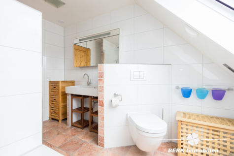 *Reserviert*BERK Immobilien – großzügiges Wohnhaus in Mömbris-Rothengrund mit zwei abgetrennten Wohneinheiten - DG Bad (116283)