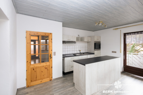 *Reserviert*BERK Immobilien – großzügiges Wohnhaus in Mömbris-Rothengrund mit zwei abgetrennten Wohneinheiten - OG Küche (116273)