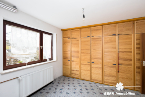 *Reserviert*BERK Immobilien – großzügiges Wohnhaus in Mömbris-Rothengrund mit zwei abgetrennten Wohneinheiten - EG Zimmer (116288)