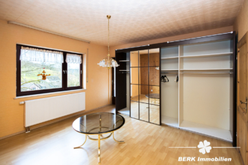 BERK Immobilien – großzügiges Wohnhaus in Mömbris-Rothengrund mit zwei abgetrennten Wohneinheiten - OG Zimmer (109172)