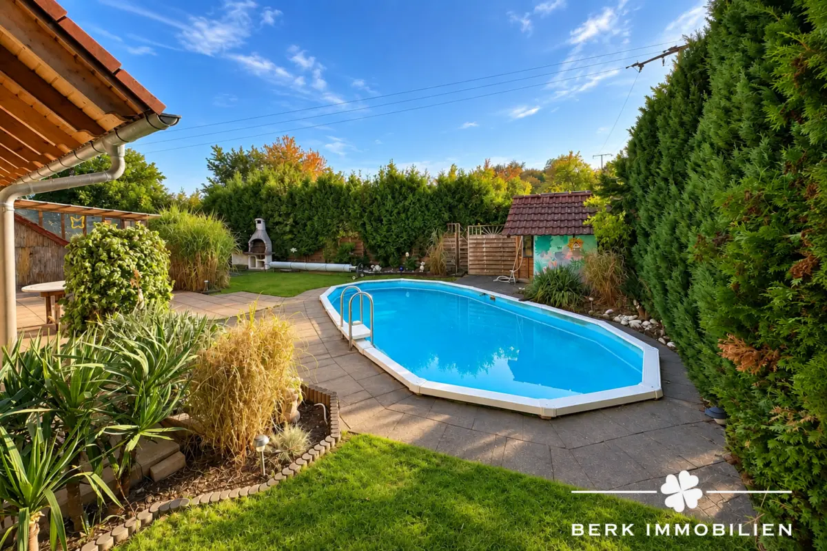 Garten mit Pool