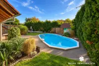 Garten mit Pool