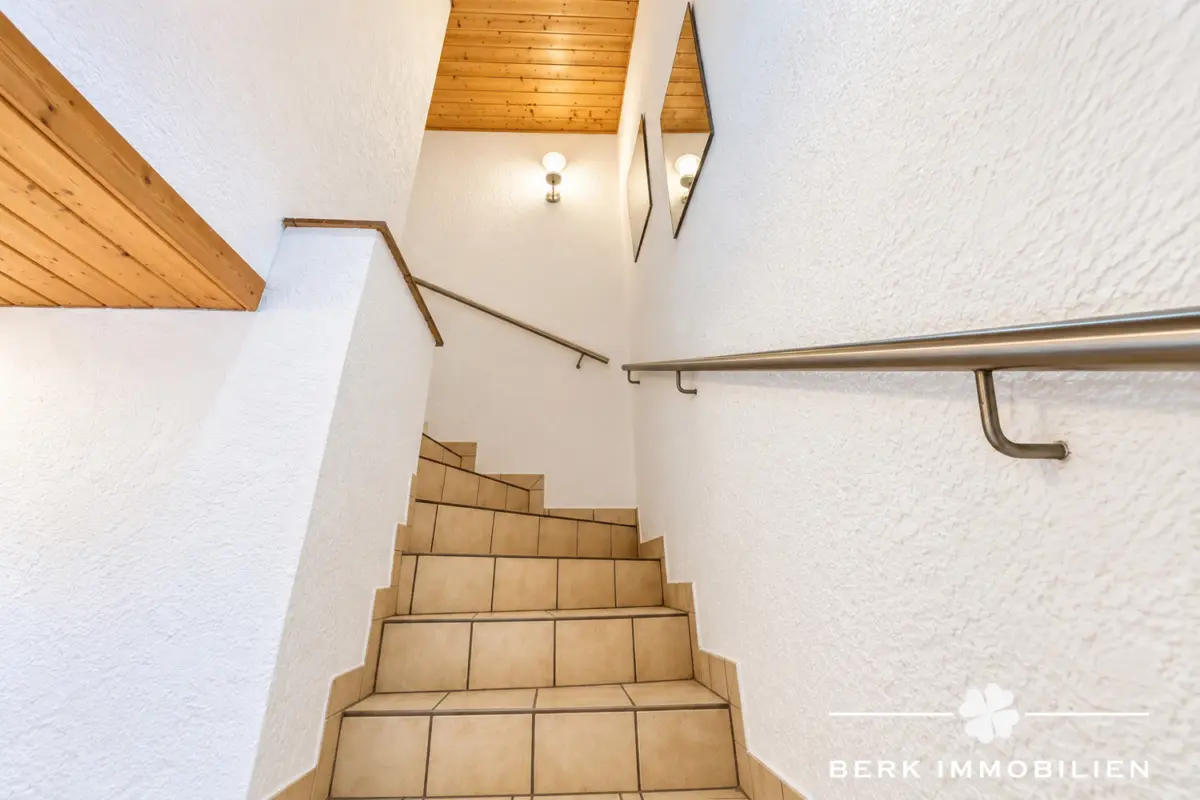 Treppenhaus zum EG