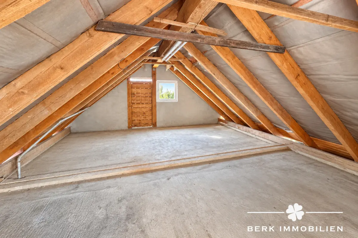 Lagerraum über Garage